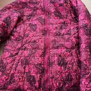 The North Face Girls Reversible Mossbud Swirl Jacket Pink Butterfly Camo